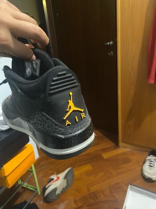 Scarpe Jordan 3 Arancioni e Nere