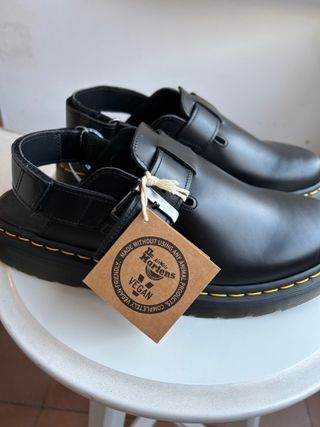 Zuecos Dr. Martens Veganos Negros