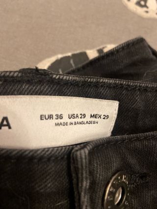 Pantalón corto Bershka negro roto T.36