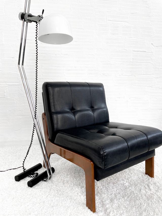 SILLONES CAPITONÉ DE CUERO PATINADO. 70s