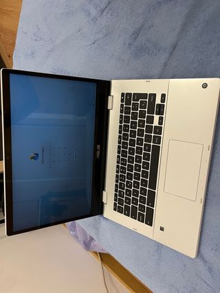 Ordenador ASUS Blanco y Negro