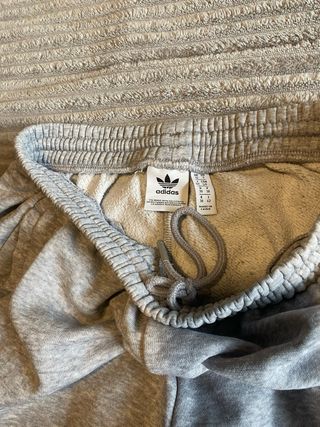 Chándal Adidas Gris con Logo