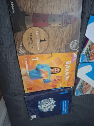 Vendo libros 1° y 2° Bachillerato 