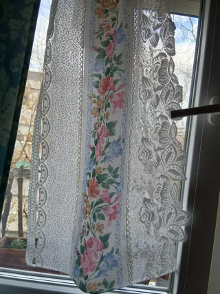 Visillos confeccionados largos y de cocina cortos.