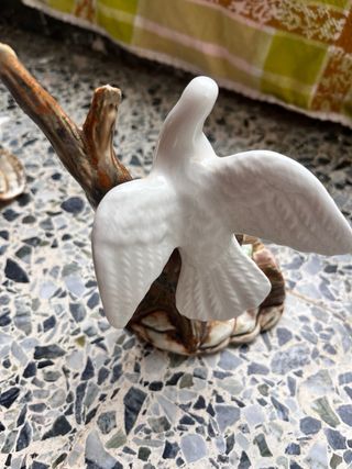 Figuras de porcelana pájaros y nido