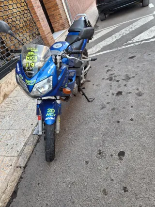 Honda CBR 125R, carburación,  de las mejores motos