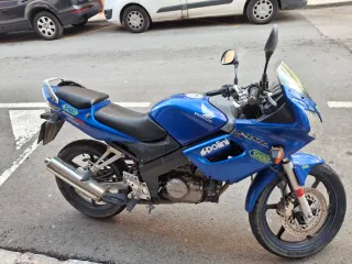 Honda CBR 125R, carburación,  de las mejores motos