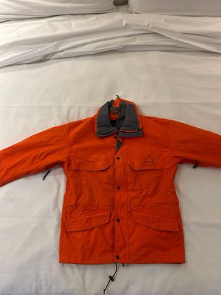 Chaqueta de esquí naranja mas forro polar gris