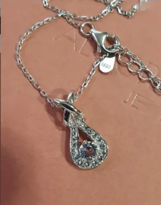 Colgante ORO BLANCO Y SWAROVSKIS 
