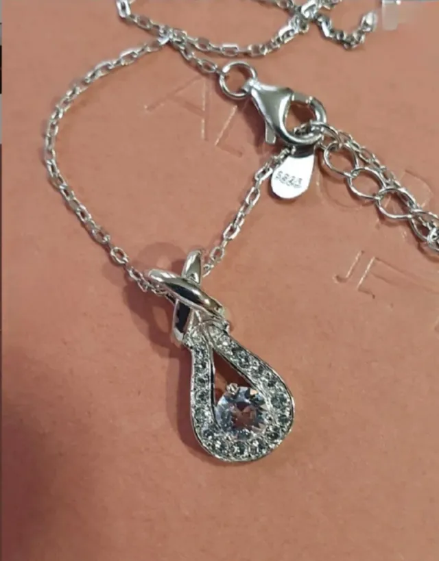 Colgante ORO BLANCO Y SWAROVSKIS