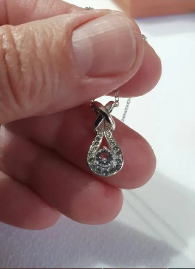 Colgante ORO BLANCO Y SWAROVSKIS