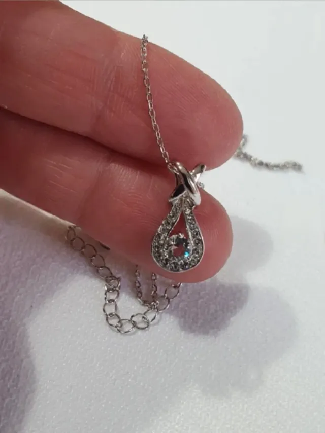 Colgante ORO BLANCO Y SWAROVSKIS