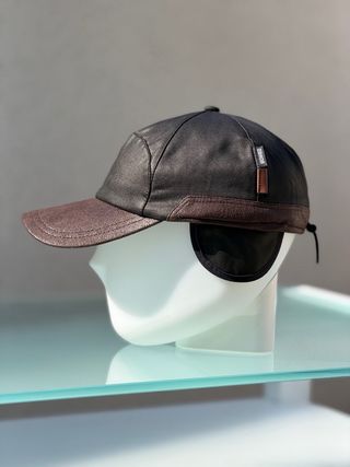 Gorra de béisbol con orejeras