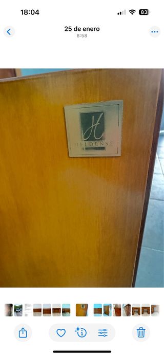 Escritorio de madera con cajones y mueble oficina