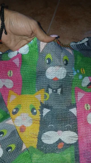 Blusa de hilo con estampado de gatos