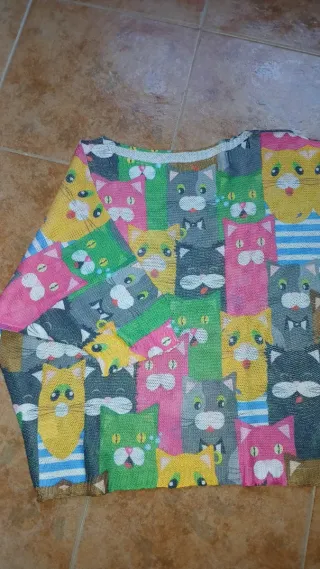 Blusa de hilo con estampado de gatos