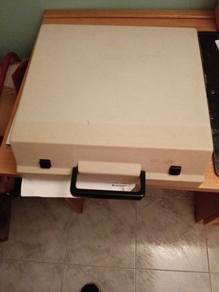 Máquina de escribir AEG Olympia Traveller de Luxe