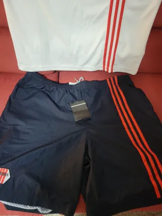 Conjunto Adidas Talla L Camiseta y Pantalón Corto