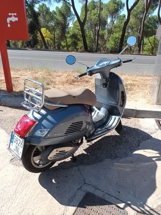 Vespa 300 GTS ie