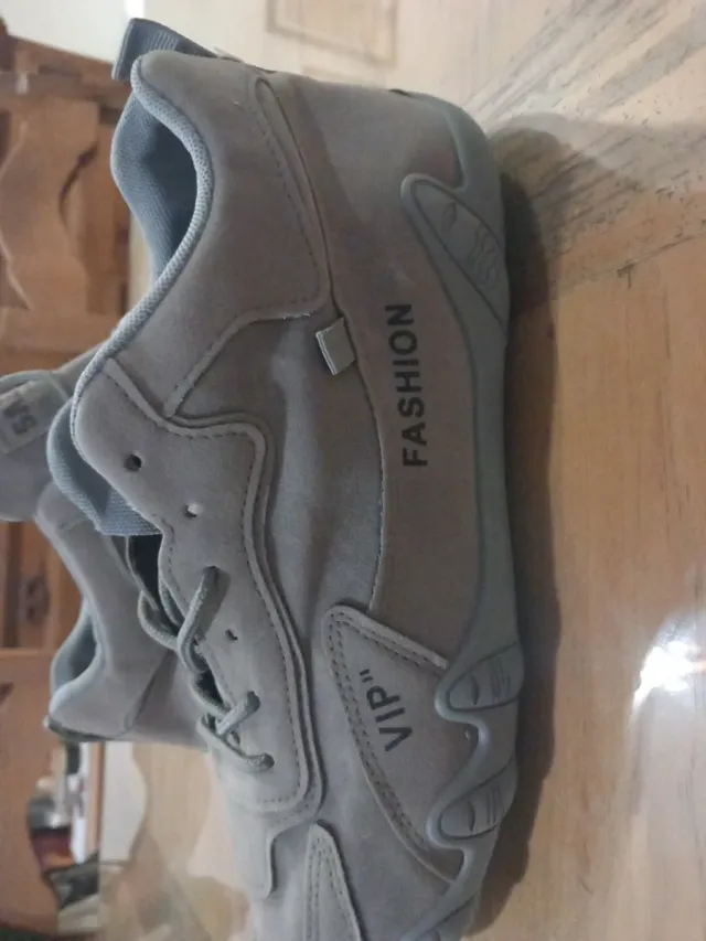 Botas Deportivas Grises