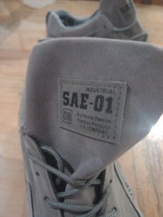 Botas Deportivas Grises