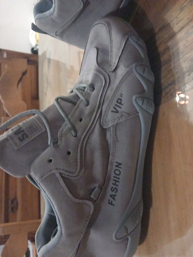 Botas Deportivas Grises