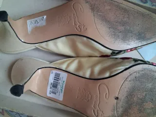 Zapatos de tela bordados. Mules