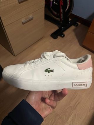 Zapatillas blancas y rosas