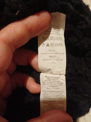 Braga de cuello negra tejida