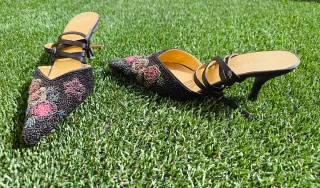 Sandalias Menbur tacón negras con pedrería 