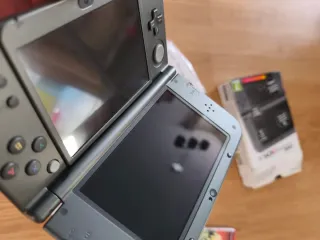 Nintendo New 3DS XL + Pokémon Omega Ruby