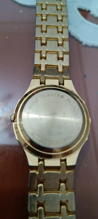 Reloj Westair Dorado y Negro