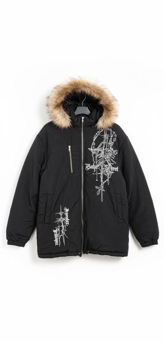 Chaqueta negra con capucha y pelo