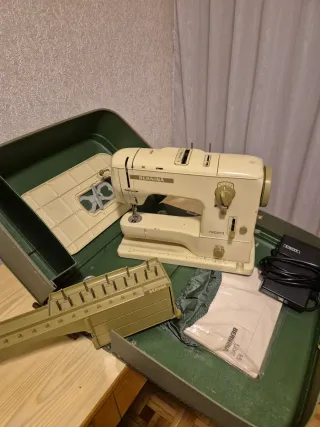 Máquina de coser Bernina Record beige