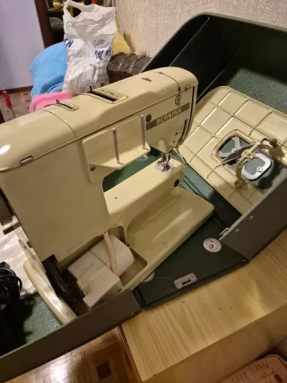 Máquina de coser Bernina Record beige