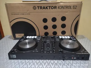 Mesa de mezclas/controladora Traktor Kontrol S2 