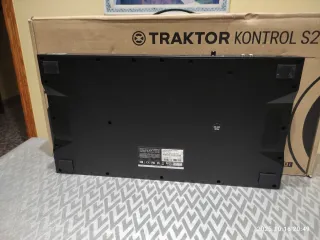 Mesa de mezclas/controladora Traktor Kontrol S2 