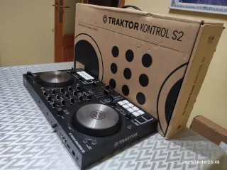 Mesa de mezclas/controladora Traktor Kontrol S2 