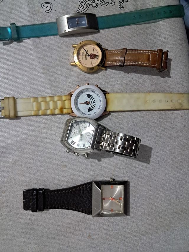 4 Relojes Varios Modelos
