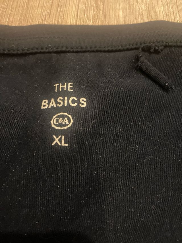 Camiseta The Basics Estampada Cuello V Talla XL