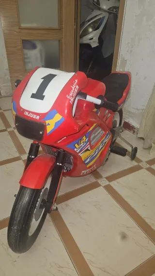 Moto a batería Injusa CBR 600 años 80