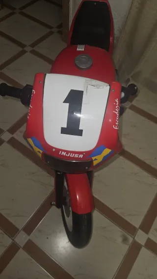 Moto a batería Injusa CBR 600 años 80