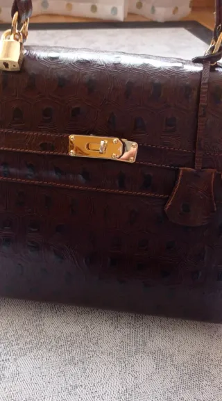 Bolso de piel marrón