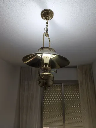 Lámpara de techo dorada