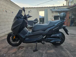 Mitt 330 GTS Scooter reestreno. 