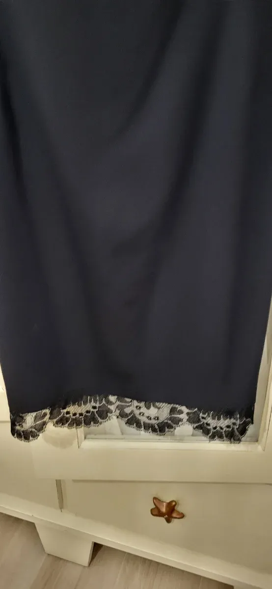 Vestido negro con encaje. Italiano