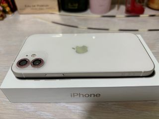 iPhone 12 en perfecto estado