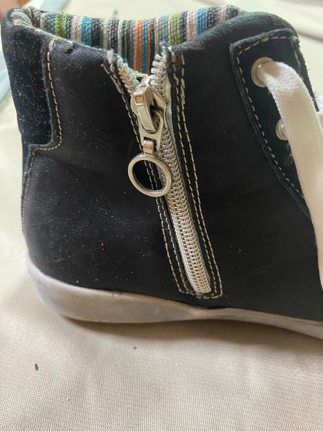 Botas niña tachuelas negras y plateadas