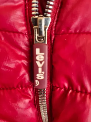 Abrigo niña levi's rojo 12 años esta  como nueva