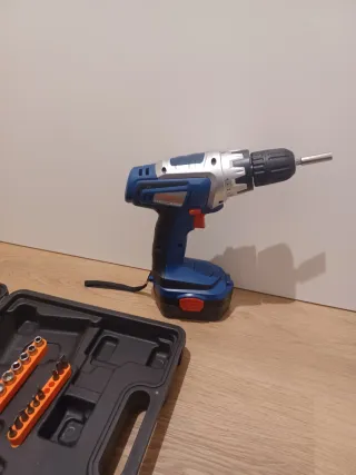 Taladro Eléctrico Powerplus con Accesorios